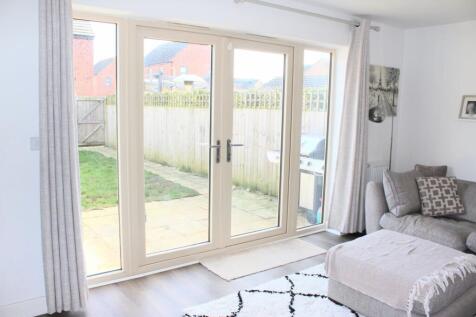 4 bedroom terraced house for sale