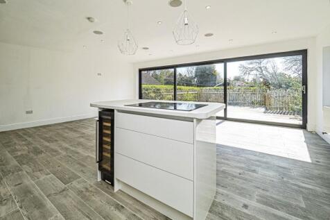 6 bedroom detached house for sale