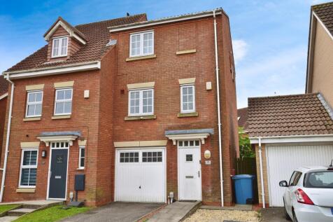 3 bedroom town house for sale