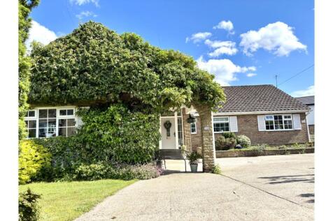 3 bedroom detached bungalow for sale