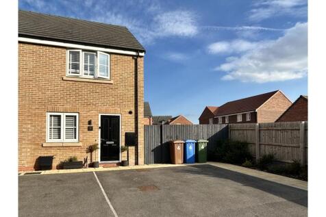2 bedroom semi-detached house for sale