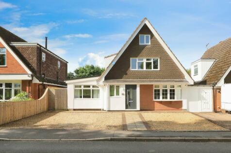 4 bedroom link detached house for sale