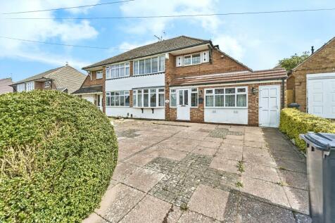 3 bedroom semi-detached house for sale