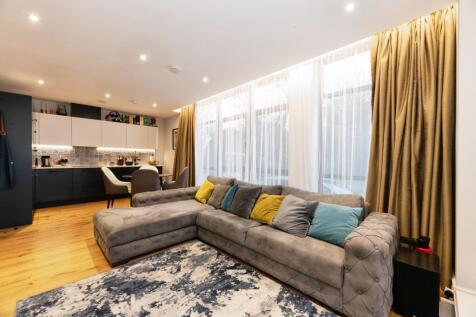 1 bedroom ground floor flat for sale