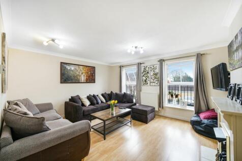 3 bedroom town house for sale