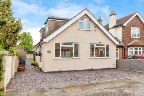4 bedroom detached bungalow for sale