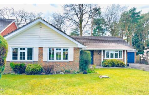 4 bedroom detached bungalow for sale
