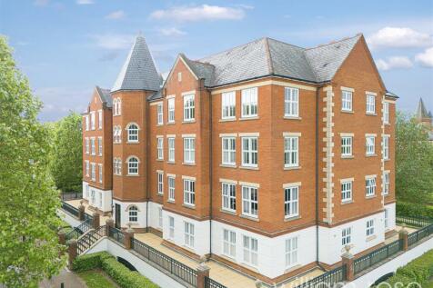 The Boulevard, Woodford Green IG8 2 bed apartment for sale