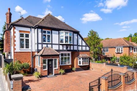 Monkhams Lane, Woodford Green IG8 5 bed detached house for sale
