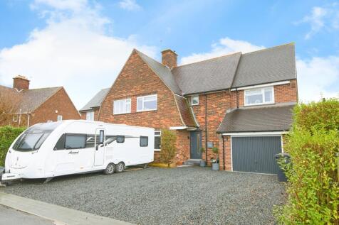 4 bedroom semi-detached house for sale