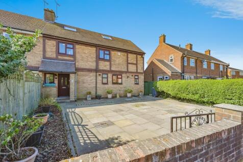 5 bedroom semi-detached house for sale
