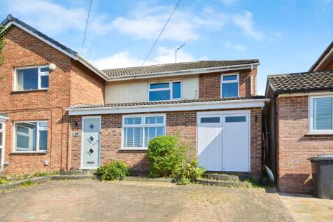 3 bedroom semi-detached house for sale