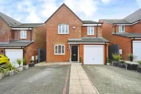 4 bedroom detached house for sale