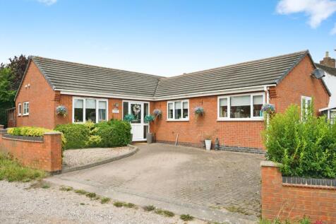 4 bedroom detached bungalow for sale