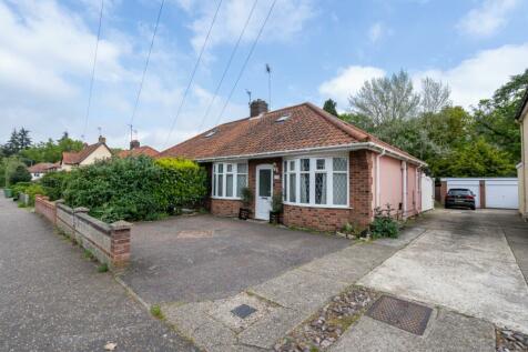 4 bedroom semi-detached bungalow for sale