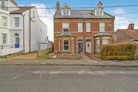 4 bedroom semi-detached house for sale