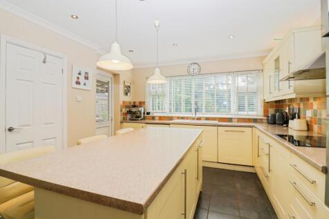 4 bedroom detached bungalow for sale