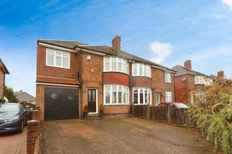 4 bedroom semi-detached house for sale