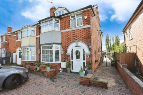 4 bedroom semi-detached house for sale