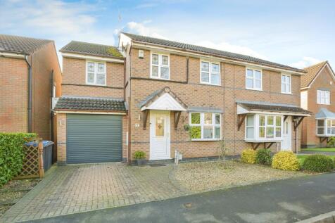 5 bedroom semi-detached house for sale