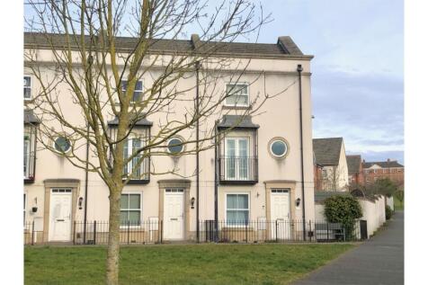 4 bedroom end of terrace house for sale