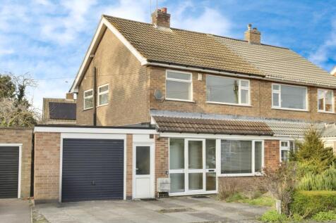 3 bedroom semi-detached house for sale