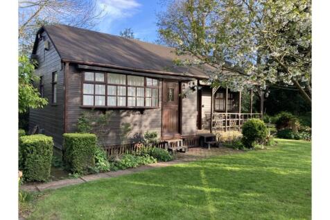 1 bedroom detached bungalow for sale