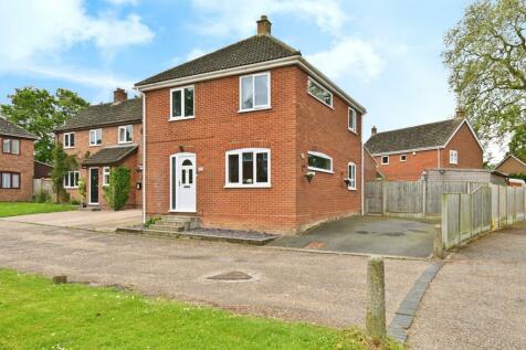 3 bedroom link detached house for sale