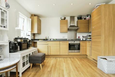 2 bedroom ground floor flat for sale