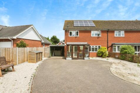 3 bedroom semi-detached house for sale