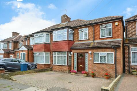 4 bedroom semi-detached house for sale