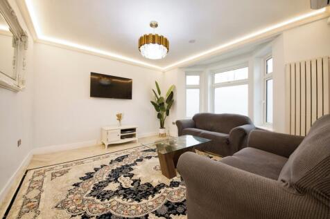 5 bedroom semi-detached house for sale