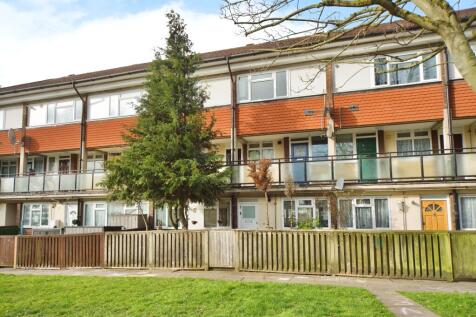2 bedroom ground floor maisonette for sale