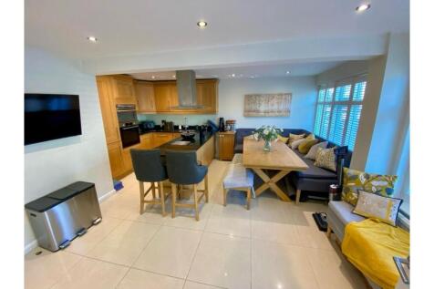 4 bedroom semi-detached house for sale
