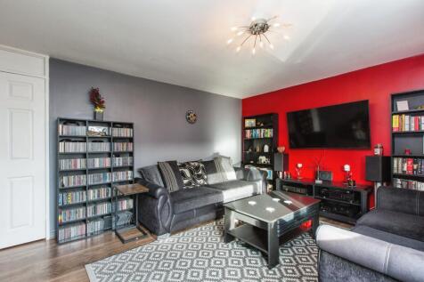 3 bedroom maisonette for sale