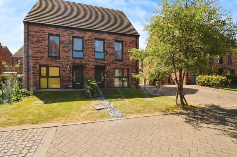3 bedroom semi-detached house for sale