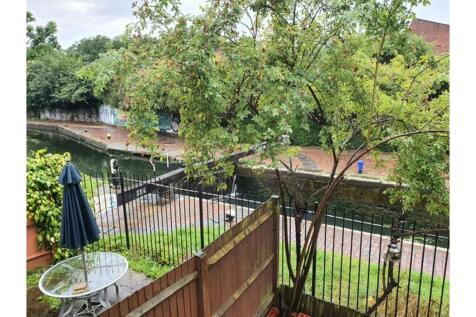 3 bedroom town house for sale