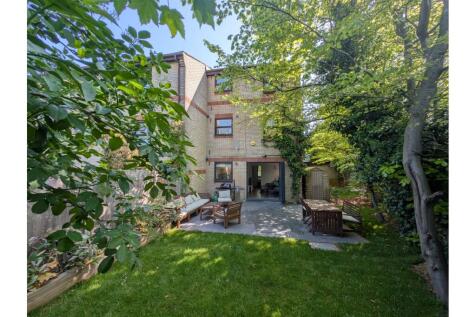 1 bedroom ground floor flat for sale