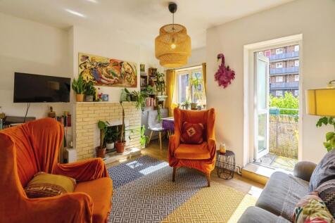 2 bedroom ground floor flat for sale