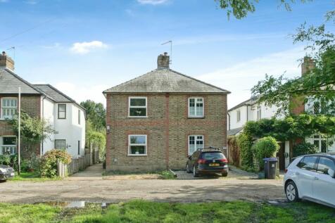 2 bedroom semi-detached house for sale