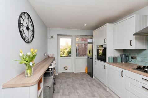 4 bedroom terraced house for sale