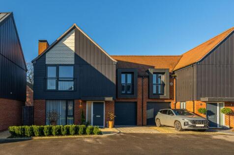 4 bedroom semi-detached house for sale