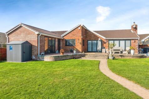 4 bedroom detached bungalow for sale