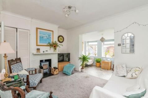 4 bedroom semi-detached bungalow for sale