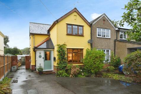 2 bedroom semi-detached house for sale