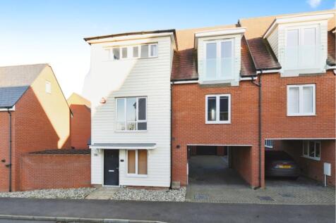 4 bedroom link detached house for sale