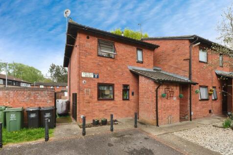 1 bedroom ground floor maisonette for sale
