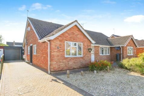 3 bedroom semi-detached bungalow for sale