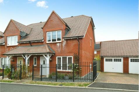 3 bedroom semi-detached house for sale