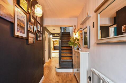 4 bedroom terraced house for sale
